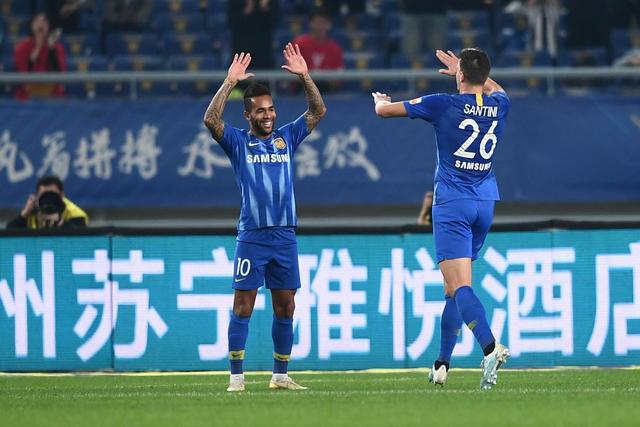 官方：斯图加特与27岁后卫扎加杜续约至2027年